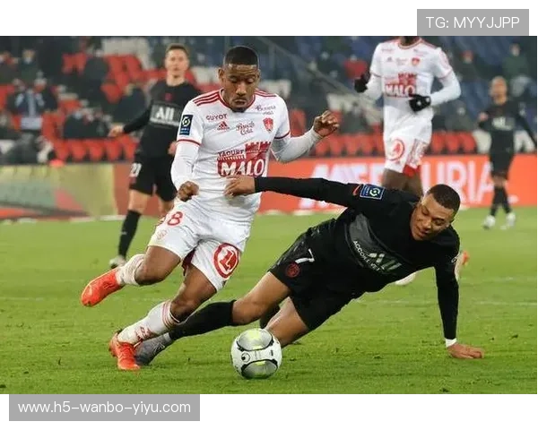 布雷斯特俱乐部最新动态：战术调整与球员转会引发热议