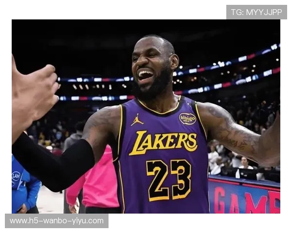 湖人队迎来强援加盟 詹姆斯携新队友誓言冲击总冠军